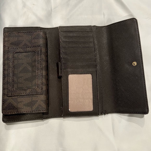 Michael Kors Brown Trifold Wallet with Matching Checkbook Insert - Picture 3 of 7